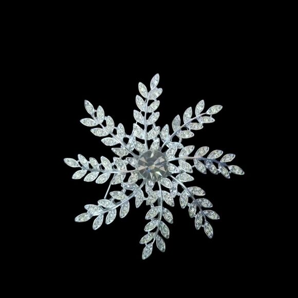 Vintage Sarah Coventry Evening Snowflake Large Holiday Rhinestone Brooch Pin - Picture 1 of 2